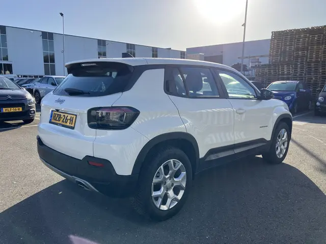 Jeep Avenger 1.2T 100 ALTITUDE 2024 Benzine 7