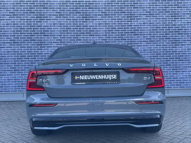 Volvo S60 2.0 B4 Plus Dark 2023 Benzine 11