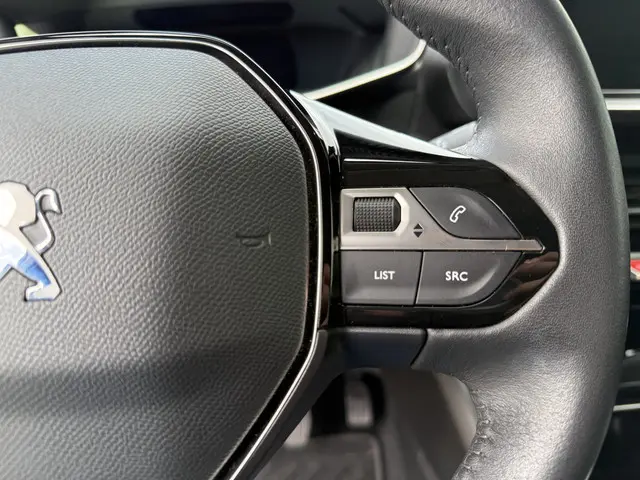 Peugeot 2008 1.2 PureTech Allure Pack 2022 Benzine 18
