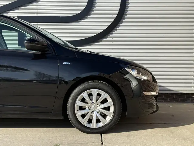 Peugeot 308 SW 1.2 PureTech Blue Lion 2017 Benzine 14