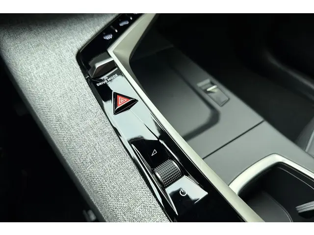 Peugeot 3008 1.2 Hybrid 136 Allure 2024 Hybride Benzine 29