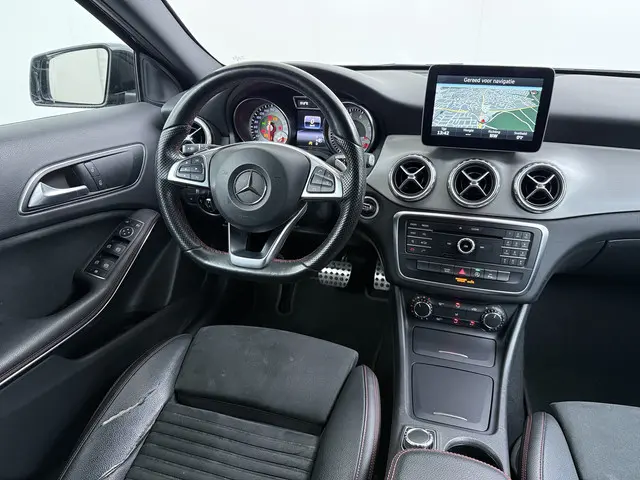 Mercedes-Benz GLA 180 AMG line 2016 Benzine 17
