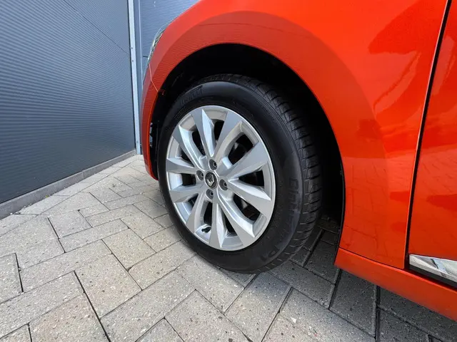 Renault Clio 1.0 TCe Intens / Nap / Facelift 2019 Benzine 19