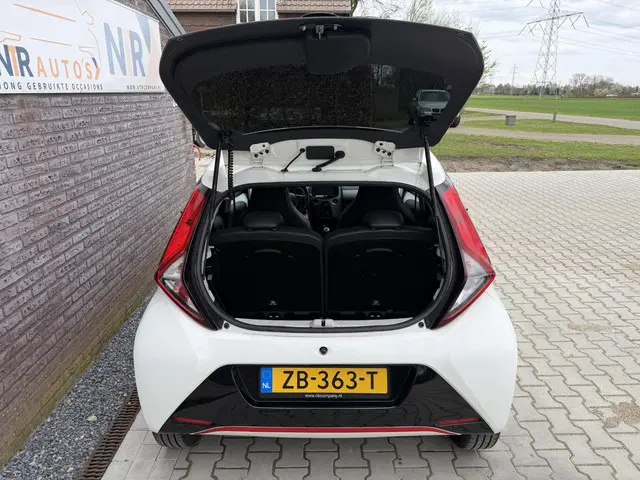 Toyota Aygo 1.0 VVT-i x-clusiv 2018 Benzine 13