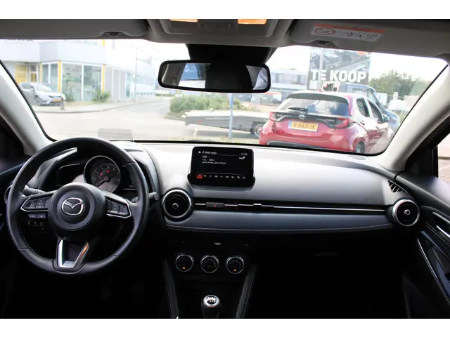 Mazda 2 1.5 Skyactiv-G Luxury 2021 Benzine 28