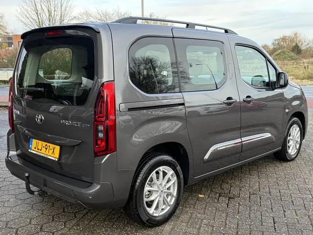 Toyota ProAce CITY Verso 1.2 Turbo Live 2024 Benzine 7