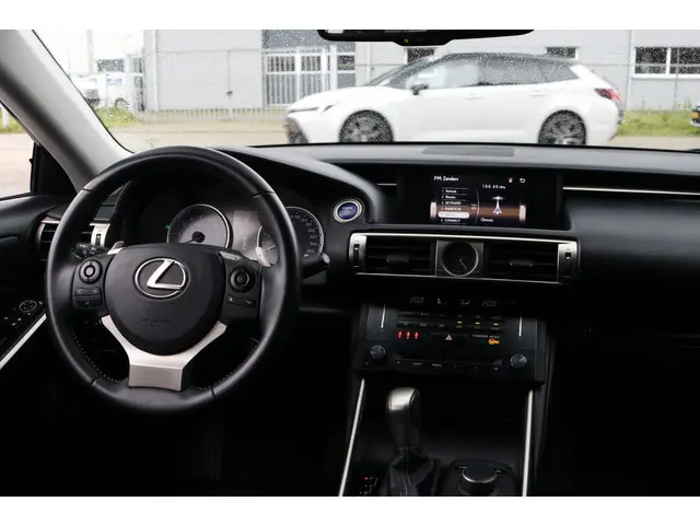 Lexus IS 300h Edition 2014 Hybride Benzine 19