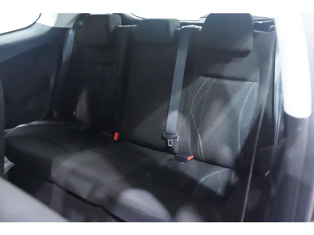 Peugeot 208 1.4 e-HDi Active 2013 Diesel 37