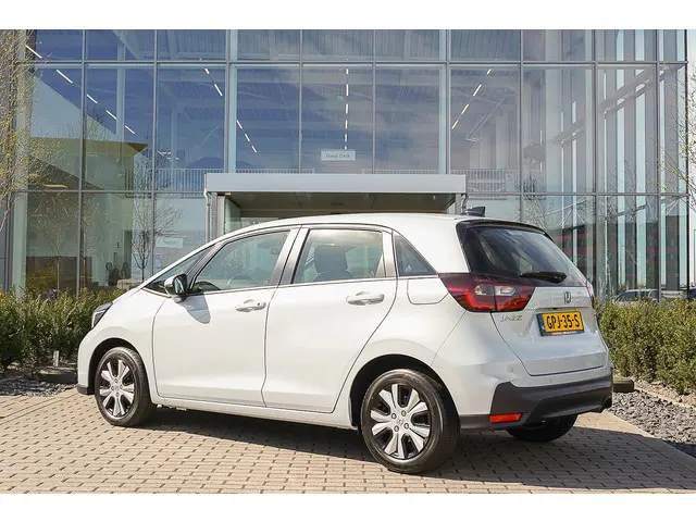 Honda Jazz 1.5i e:HEV ELEGANCE 2024 Hybride Benzine 25