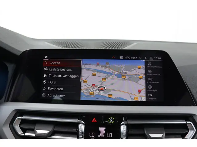 BMW 3 Serie Touring 318i Executive Edition 2020 Benzine 25