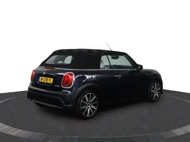 MINI Cooper Cabrio 3