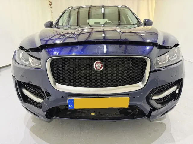 Jaguar F-PACE 2