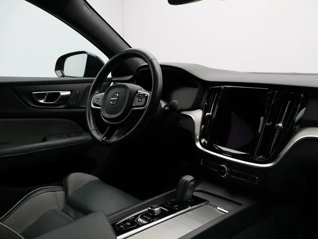 Volvo S60 2.0 B3 R-Design 2020 Benzine 3
