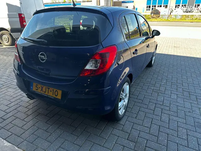 Opel Corsa 1.4-16V BlitZ 2014 Benzine 6