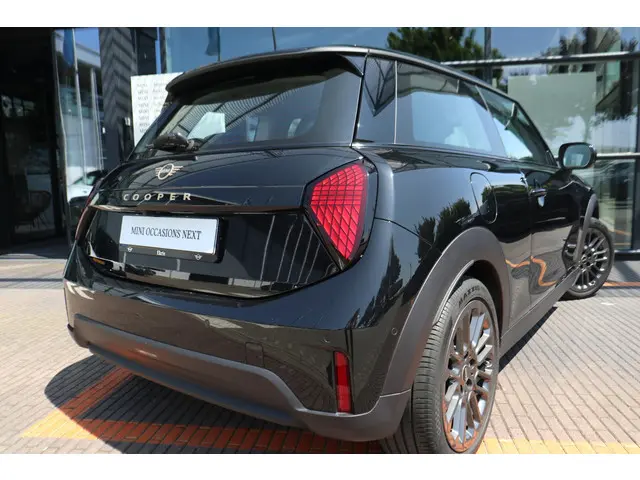 MINI 3-Deurs Cooper C 2024 Benzine 6