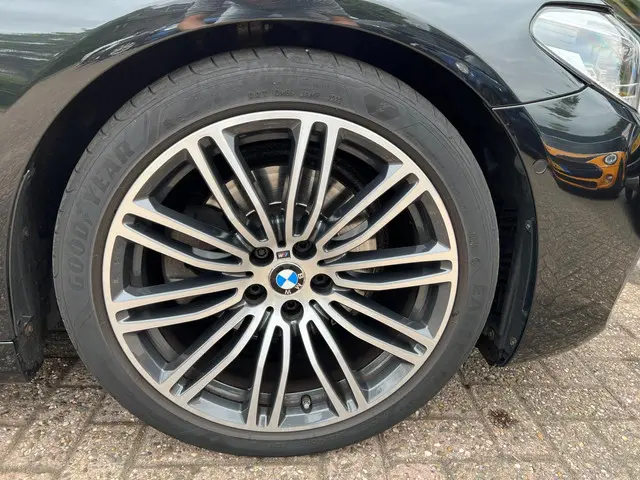BMW 5 Serie Touring 520i High Executive 2018 Benzine 38