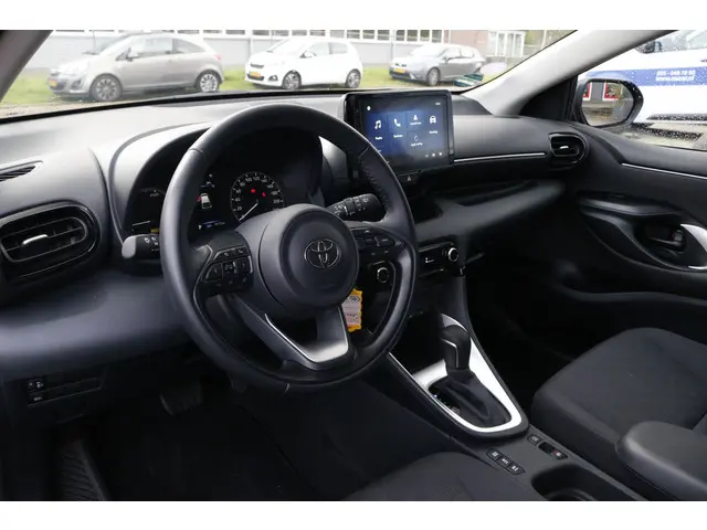 Toyota Yaris 1.5 Hybrid 115 Active 2024 Hybride Benzine 24