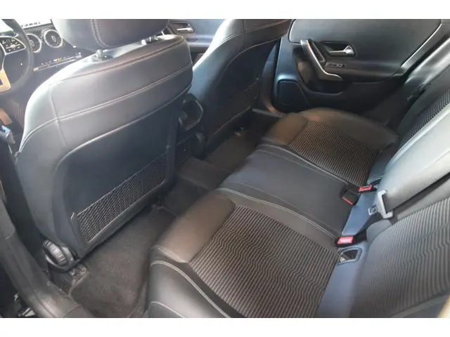 Mercedes-Benz CLA 180 Premium 2021 Benzine 9