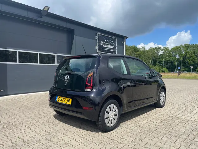 Volkswagen up! 1.0 BMT take up! 2018 Benzine 4