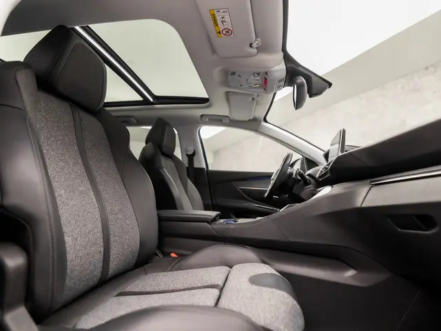 Peugeot 5008 1.2 PureTech Sport 7 Persoons 2020 Benzine 8