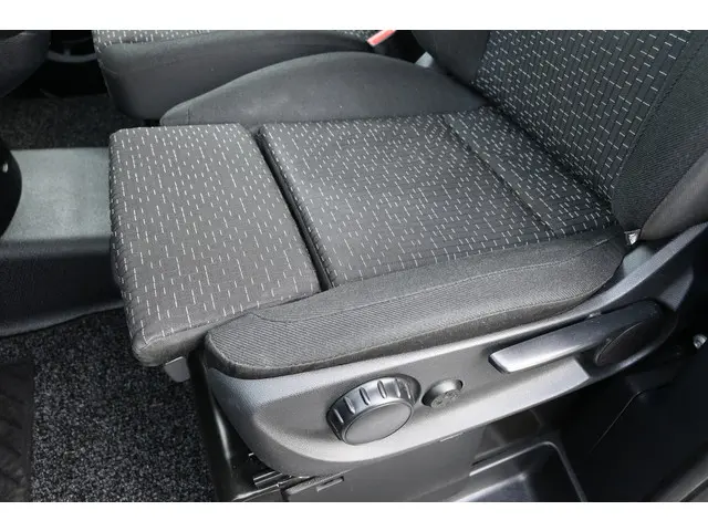 Mercedes-Benz Vito 116 CDI L2 Pro 2024 Diesel 17