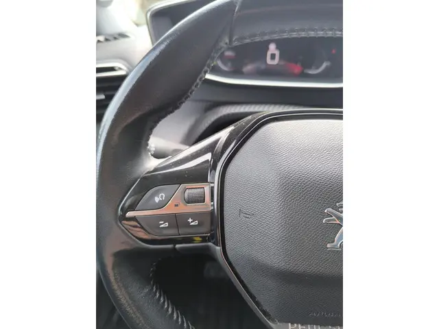 Peugeot 2008 1.2 PureTech Allure 2021 Benzine 30