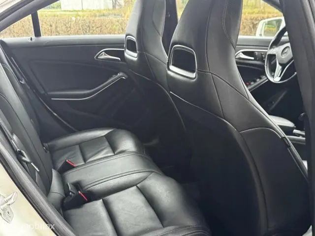Mercedes-Benz CLA 200 2013 Benzine 13