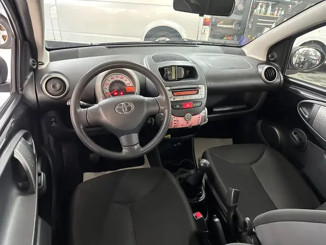 Toyota Aygo 1.0 VVT-i Now 2014 Benzine 8