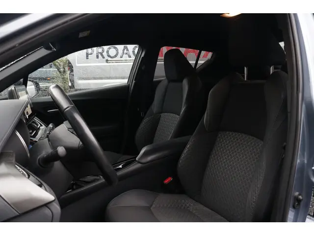 Toyota C-HR 1.8 Hybrid Style 2022 Hybride Benzine 13