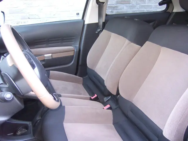 Citroën C4 Cactus 1.2 e-VTi Feel - Navigatie - 2014 Benzine 12