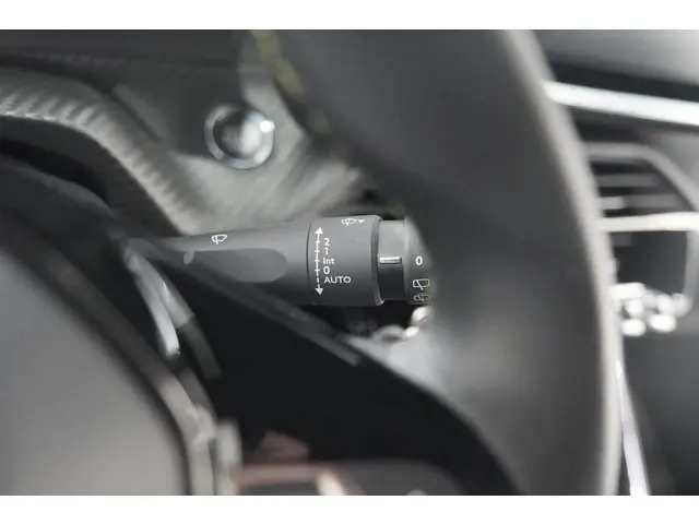 Peugeot 208 PureTech 100 GT 2023 Benzine 36