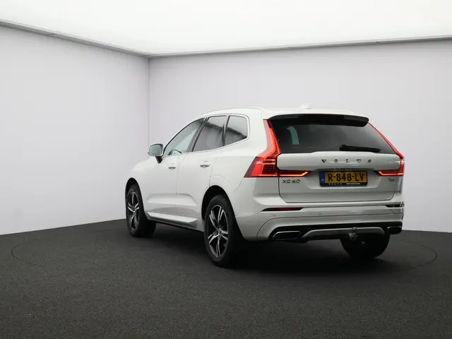 Volvo XC60 2.0 T4 R-Design 2019 Benzine 22