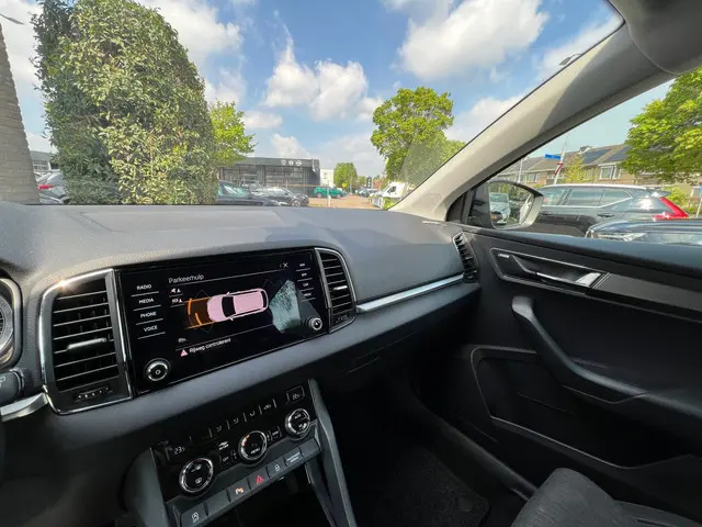 Škoda Karoq 1.0 TSI Business Edition Plus 2021 Benzine 34