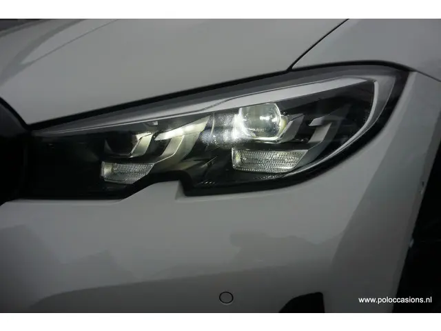 BMW 3 Serie Touring 318i Exec 2020 Benzine 26