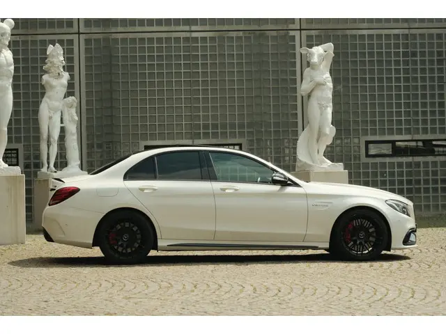 Mercedes-Benz C-Klasse AMG 63 S 2015 Benzine 3