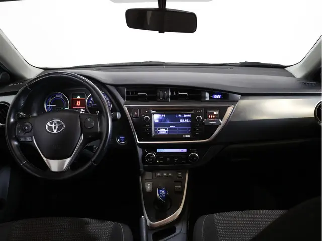 Toyota Auris 1.8 Hybrid Aspiration 2014 Hybride Benzine 2