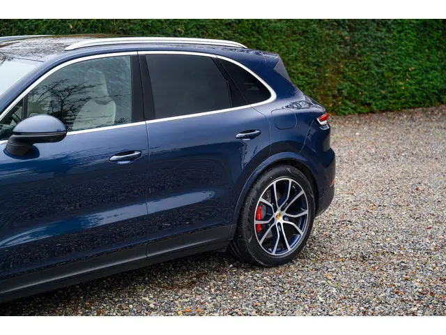 Porsche Cayenne S E-Hybrid 2024 Hybride Benzine 32