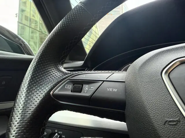 Audi Q5 50 TFSI e S edition 2021 Hybride Benzine 28