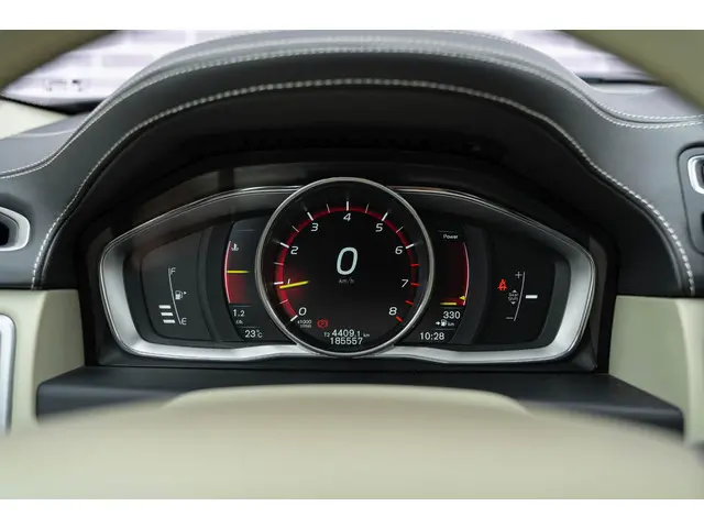 Volvo V70 2.0 T4 Inscription Edition 2015 Benzine 31