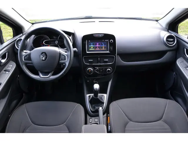 Renault Clio Estate 0.9 TCe Limited 2017 Benzine 2