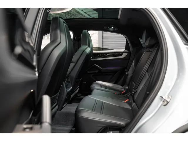 Porsche Cayenne Coupé 3.0 E-Hybrid 2025 Hybride Benzine 10