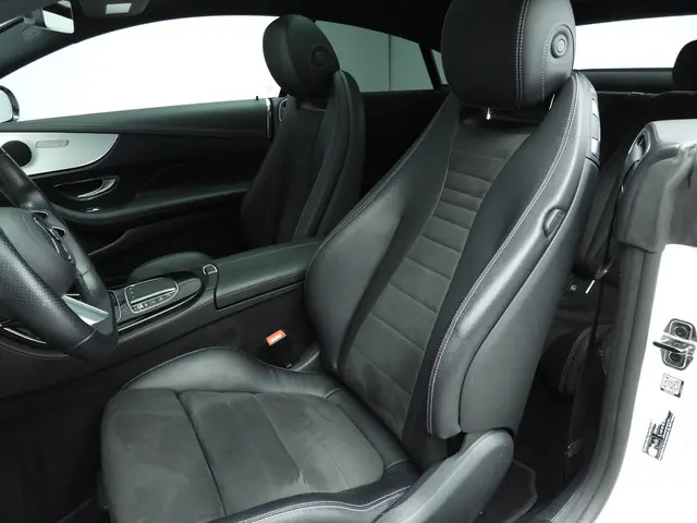 Mercedes-Benz E-Klasse Coupé 200 AMG Line 2021 Benzine 9