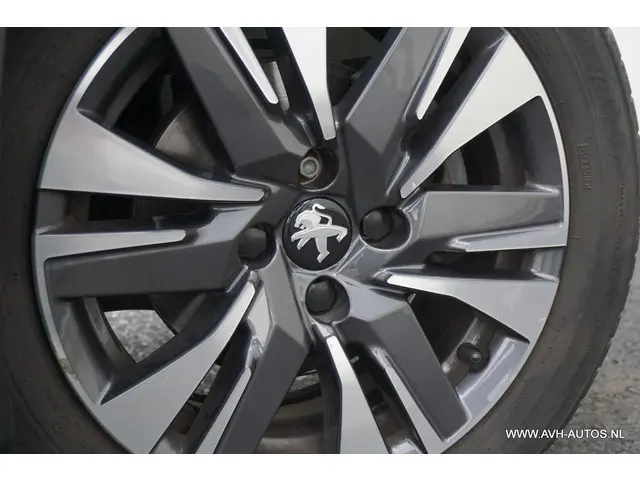 Peugeot 2008 1.2 PureTech Allure 2018 Benzine 10