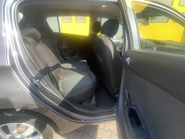 Hyundai i20 1.2i i-Deal 2014 Benzine 9