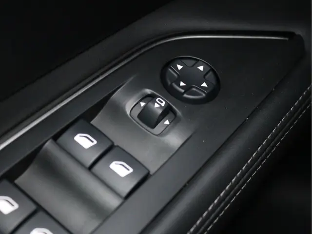 Peugeot 3008 1.6 e-THP Premium 2018 Benzine 33