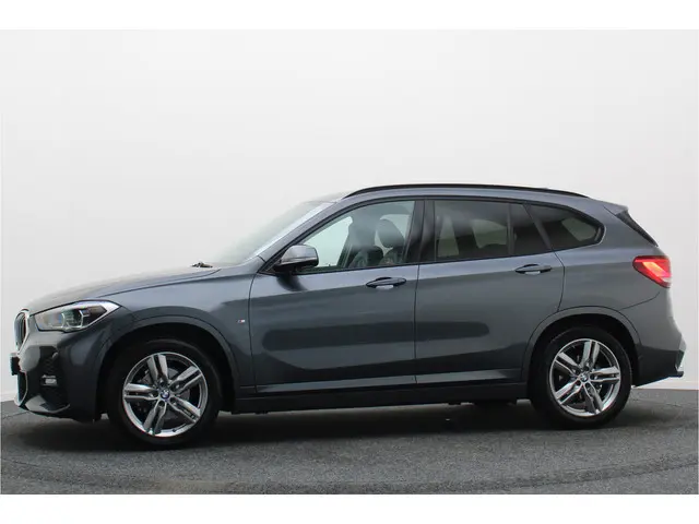 BMW X1 sDrive18i High Executive M Sport 2021 Benzine 7