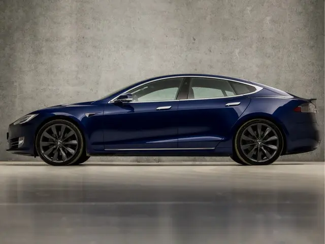 Tesla Model S 2