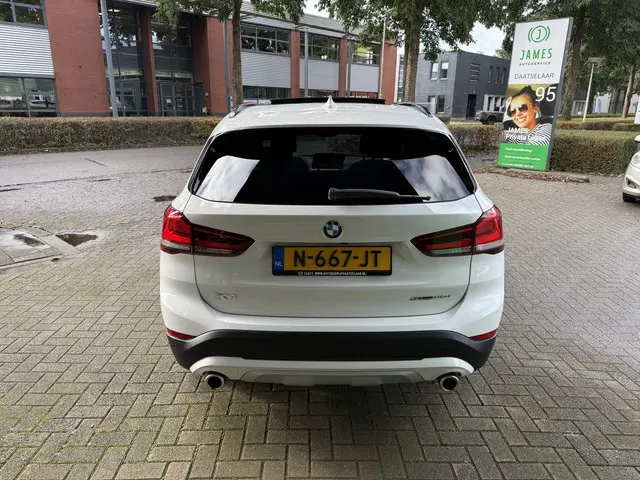 BMW X1 sDrive20i Business Edition Plus 2021 Benzine 4