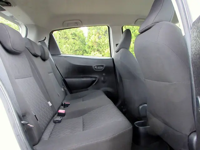 Toyota Yaris 1.3 VVT-i Comfort*Airco* 2013 Benzine 12