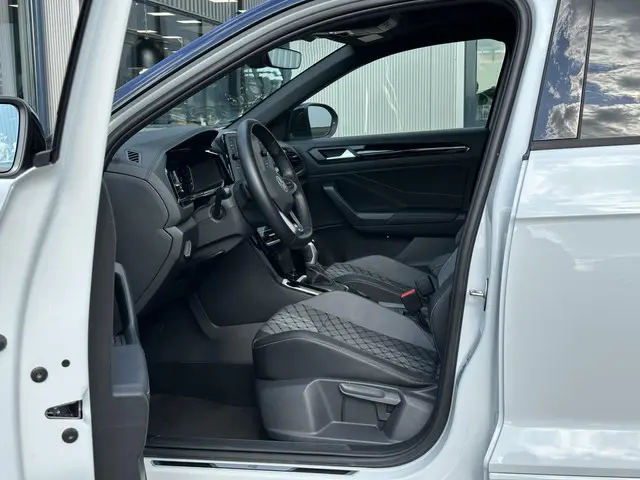 Volkswagen T-Roc 1.5 TSI R-Line Business 2024 Benzine 52